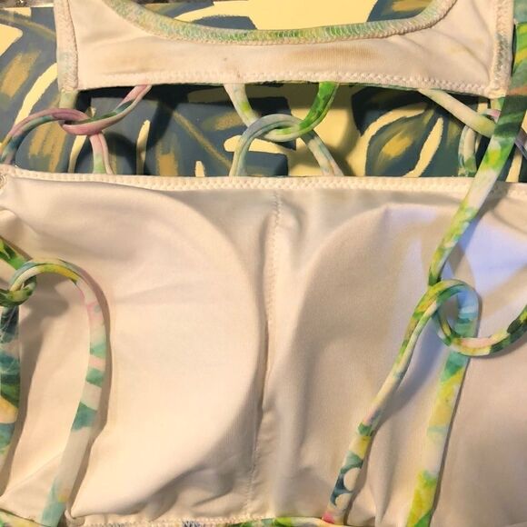 Victoria Secret Bikini Top geometric design - Picture 5 of 8